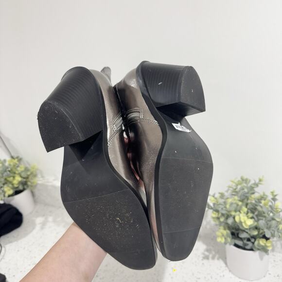 Torrid Western Pull On Silver Bootie Size 7WW Cowgirl - Picture 4 of 7